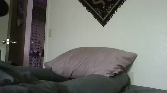 Snapshot of Prettypixie113 chatting on 10.22.25 Prettypixie113 online show from 10.22.25