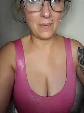 Snapshot of DesireSatler chatting on 12.20.24 DesireSatler online show from 12.20.24