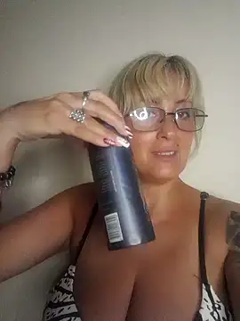 Snapshot of DesireSatler chatting on 12.27.24 DesireSatler online show from 12.27.24