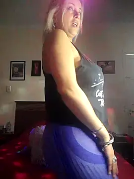 Snapshot of DesireSatler chatting on 09.14.25 DesireSatler online show from 09.14.25