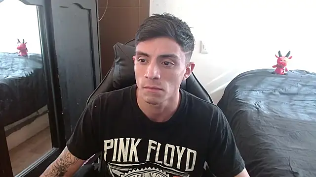 Snapshot of kv___xxx_ chatting on 09.15.25 kv   xxx  online show from 09.15.25