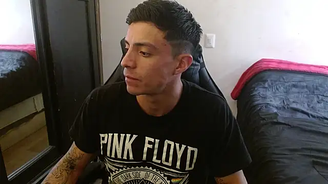 Snapshot of kv___xxx_ chatting on 09.19.25 kv   xxx  online show from 09.19.25