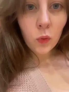 Snapshot of Topvi_ chatting on 12.18.24 Topvi online show from 12.18.24