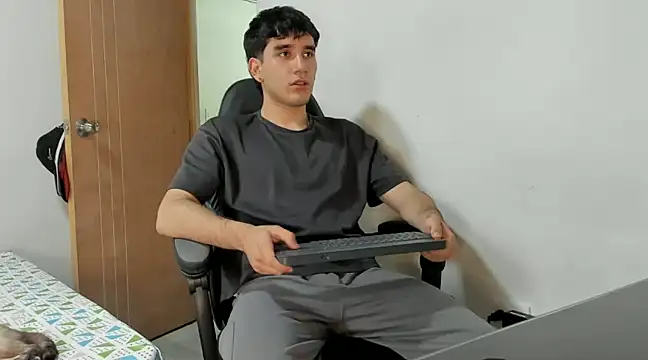 leo030809 online show from 12.02.24