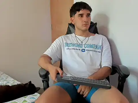 Snapshot of leo030809 chatting on 01.10.25 leo030809 online show from 01.10.25