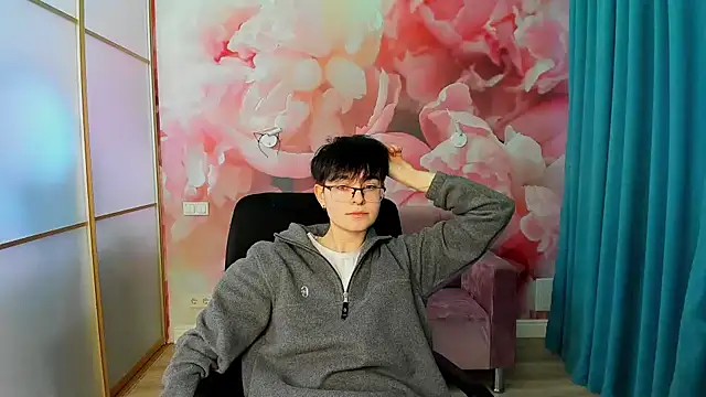 EmiliaYours online show from 12.02.24