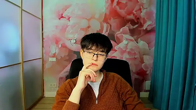 EmiliaYours online show from 12.03.24