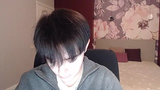 EmiliaYours online show from 12.17.24