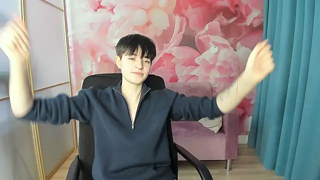 EmiliaYours online show from 01.04.25