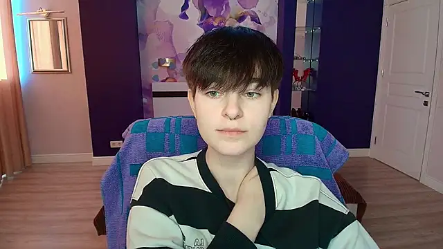 EmiliaYours online show from 01.11.25