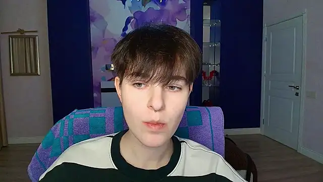 EmiliaYours online show from 01.11.25