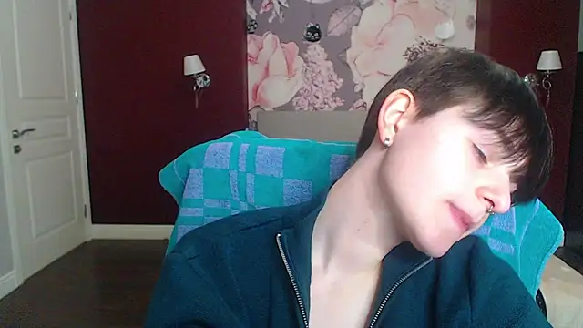 EmiliaYours online show from 01.18.25