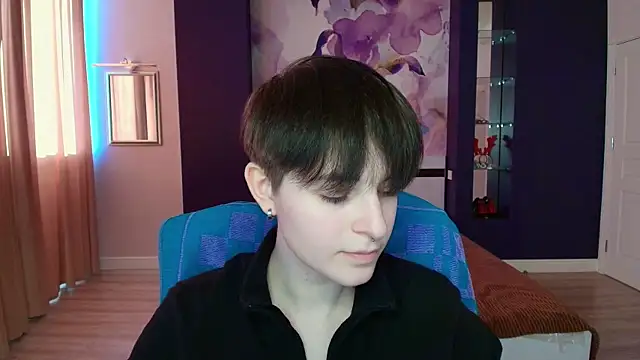 EmiliaYours online show from 01.20.25