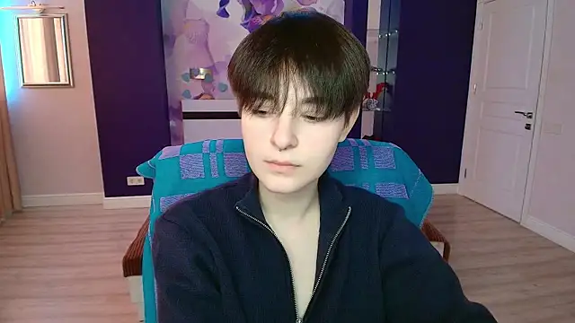 EmiliaYours online show from 02.10.25