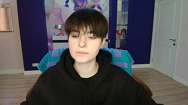 EmiliaYours online show from 02.15.25