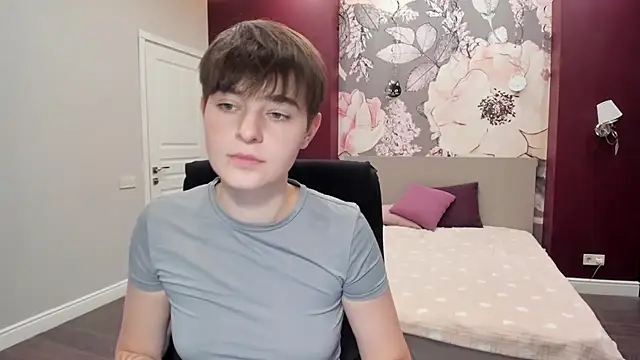 EmiliaYours online show from 09.19.25