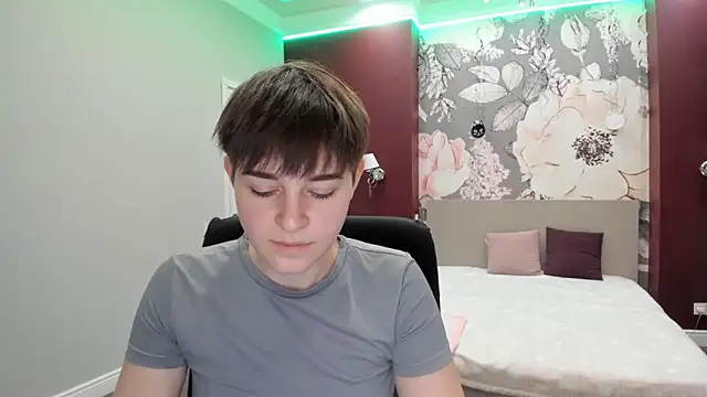 EmiliaYours online show from 11.16.25