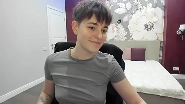 EmiliaYours online show from 11.29.25