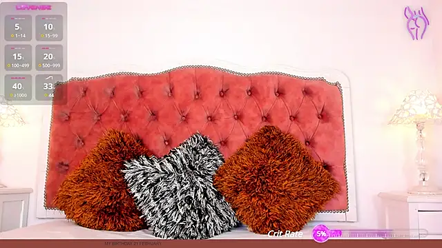 Snapshot of amberlitle chatting on 02.19.25 amberlitle online show from 02.19.25