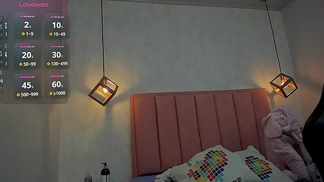 Snapshot of MAYROBERTSS chatting on 02.04.25 MAYROBERTSS online show from 02.04.25