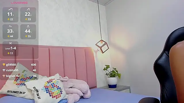 Snapshot of MAYROBERTSS chatting on 02.06.25 MAYROBERTSS online show from 02.06.25