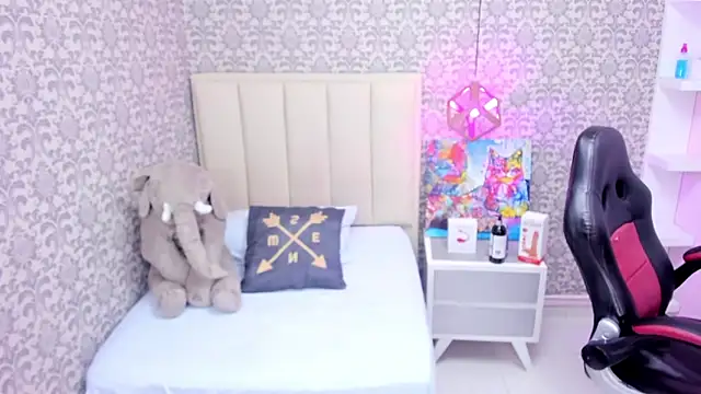 Snapshot of MAYROBERTSS chatting on 02.27.25 MAYROBERTSS online show from 02.27.25