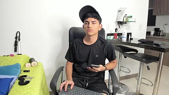 Snapshot of Lyam_ap chatting on 01.20.25 Lyam ap online show from 01.20.25