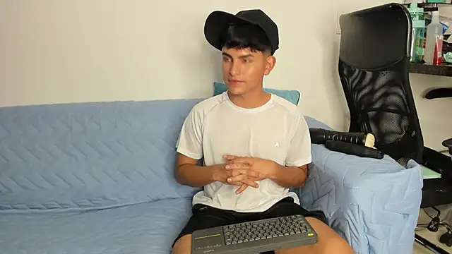 Snapshot of Lyam_ap chatting on 01.29.25 Lyam ap online show from 01.29.25