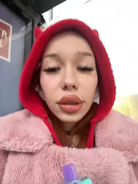 Snapshot of babydolll chatting on 12.19.24 babydolll online show from 12.19.24