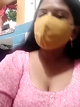 Snapshot of Dr_Chhaya chatting on 09.10.25 Dr Chhaya online show from 09.10.25