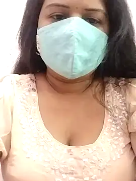 Snapshot of Dr_Chhaya chatting on 11.07.25 Dr Chhaya online show from 11.07.25