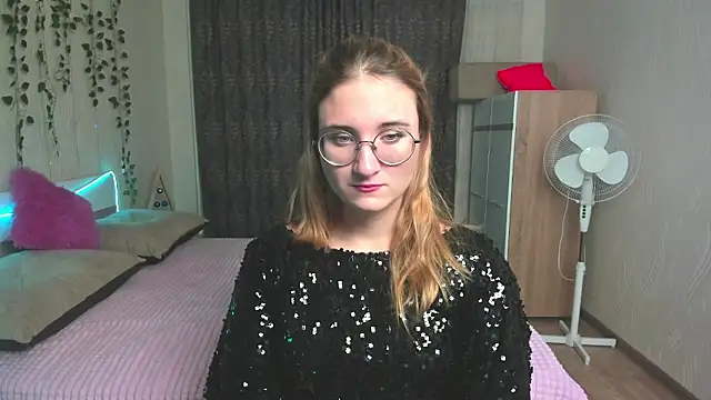Miss Elsa  online show from 12.04.24