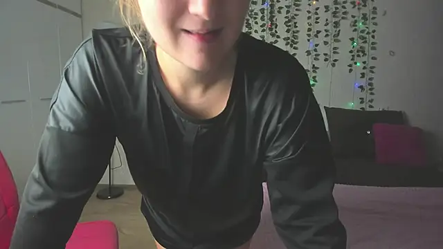 Miss Elsa  online show from 09.11.25