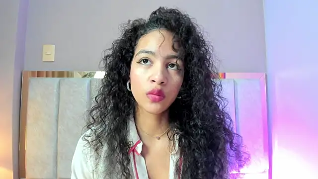 AntonellaHall  online show from 11.25.25