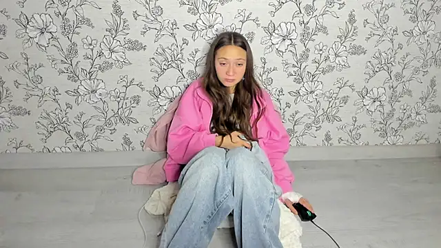 Snapshot of EllaSky_xoxo chatting on 10.19.25 EllaSky xoxo online show from 10.19.25