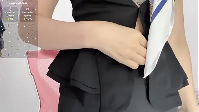 Snapshot of Qwi-V1 chatting on 01.05.25 Qwi-V1 online show from 01.05.25