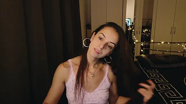 Snapshot of karlaolivia chatting on 12.11.24 karlaolivia online show from 12.11.24