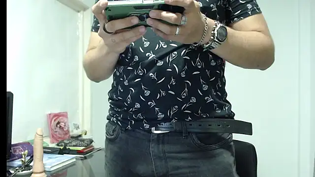 Snapshot of Dylanwish chatting on 12.19.24 Dylanwish online show from 12.19.24