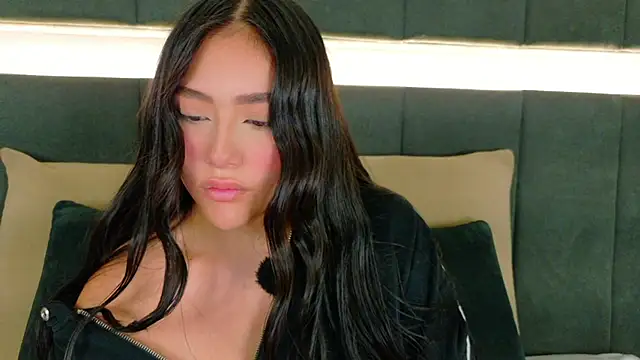 nicolle pierce online show from 11.10.25