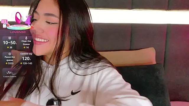 nicolle pierce online show from 11.17.25