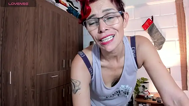 Snapshot of MireyaTorresGu chatting on 12.28.24 MireyaTorresGu online show from 12.28.24