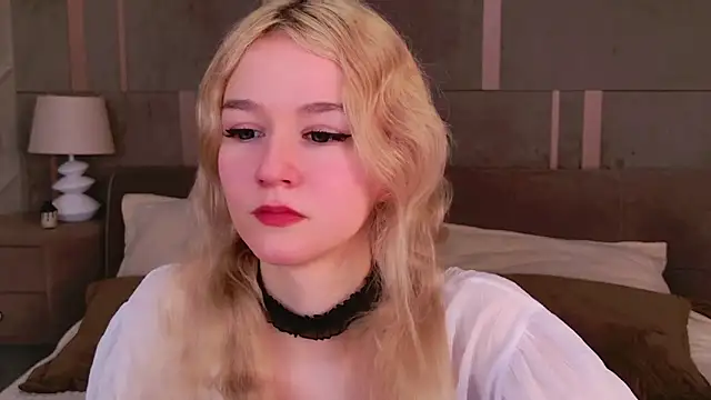 Snapshot of NaomiLoys chatting on 03.07.25 NaomiLoys online show from 03.07.25