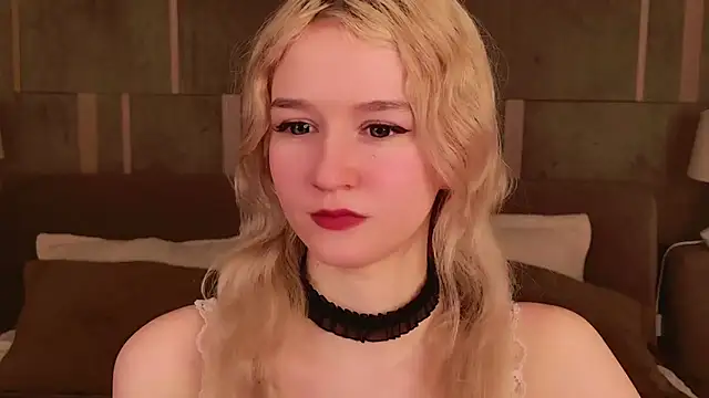 Snapshot of NaomiLoys chatting on 03.10.25 NaomiLoys online show from 03.10.25