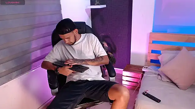 Snapshot of Bedobigcock chatting on 01.07.25 Bedobigcock online show from 01.07.25