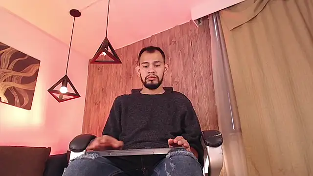 Snapshot of Bedobigcock chatting on 01.28.25 Bedobigcock online show from 01.28.25