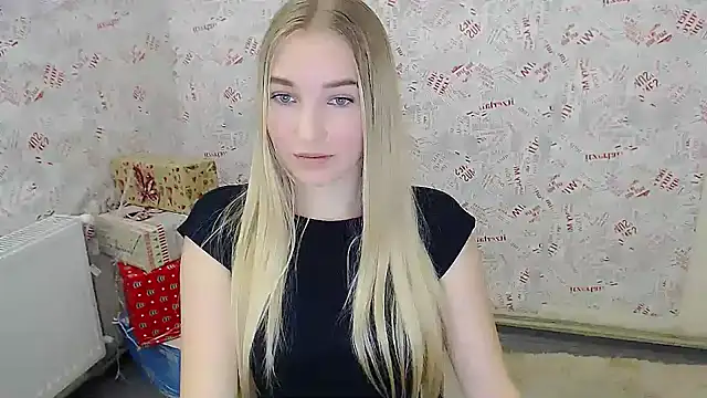 Snapshot of Queen_ofLove chatting on 02.07.25 Queen ofLove online show from 02.07.25