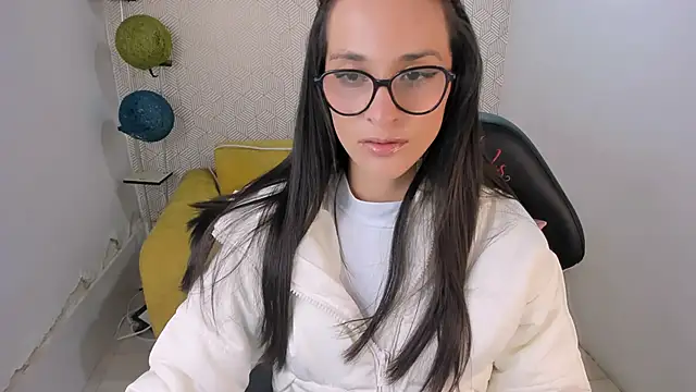 Snapshot of mariaan_m_ chatting on 12.27.24 mariaan m online show from 12.27.24