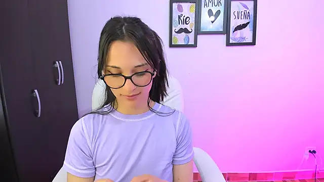 Snapshot of mariaan_m_ chatting on 02.15.25 mariaan m online show from 02.15.25