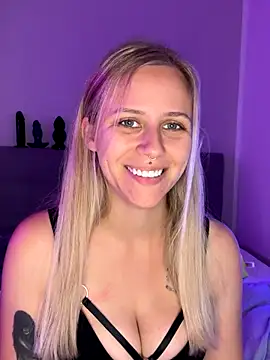 lunawolf21 online show from 09.23.25