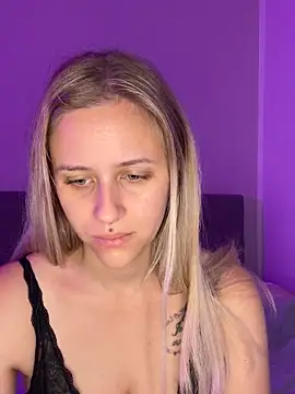 lunawolf21 online show from 10.17.25